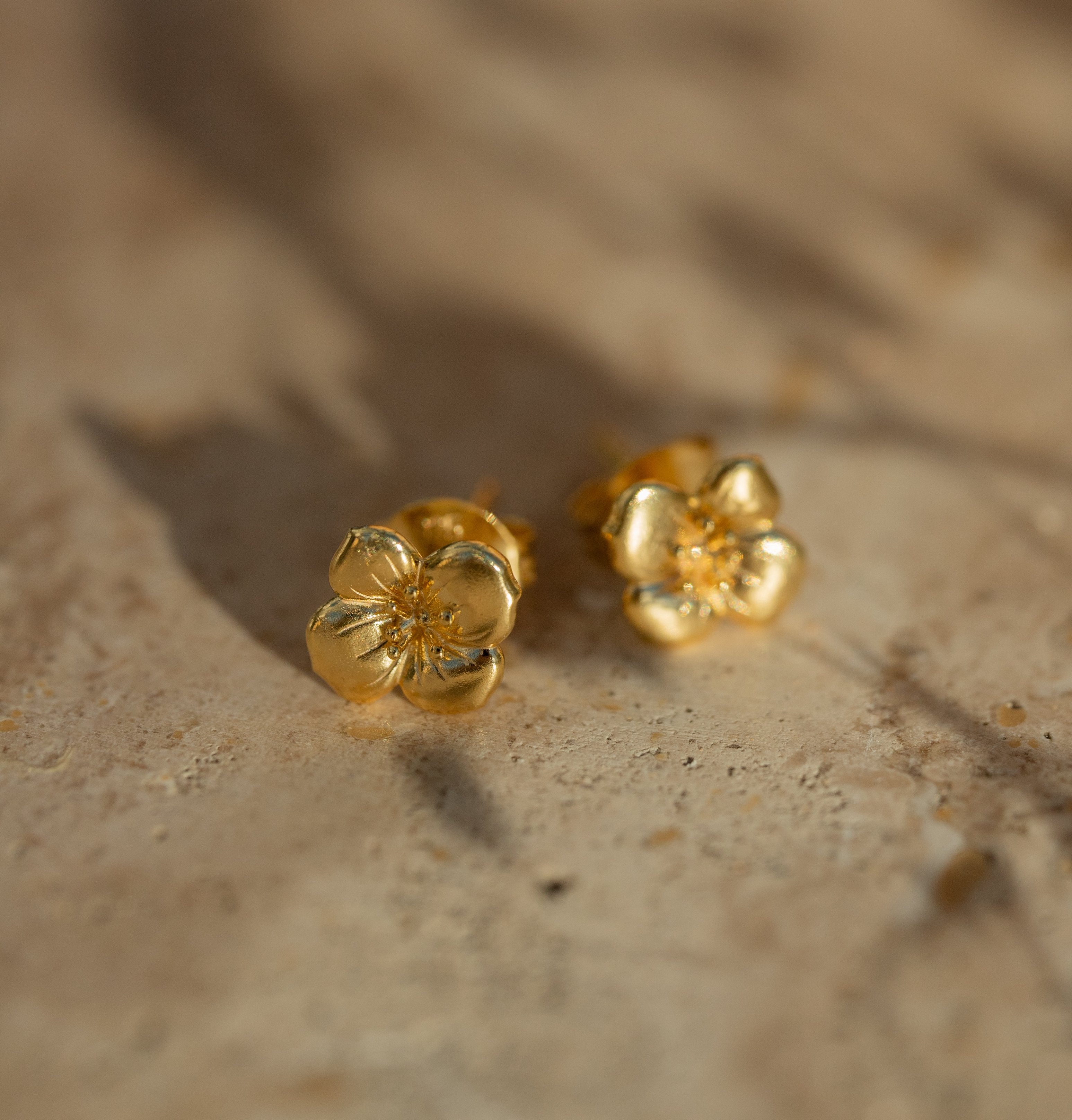 Brassica ørestikker i guld
